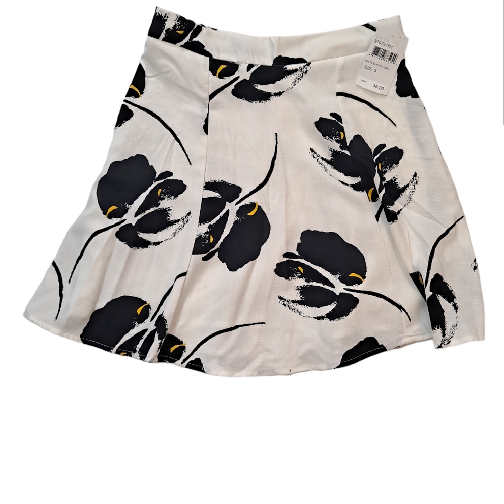 Nordstrom Lush Black and White Floral Mini Skirt Size Small